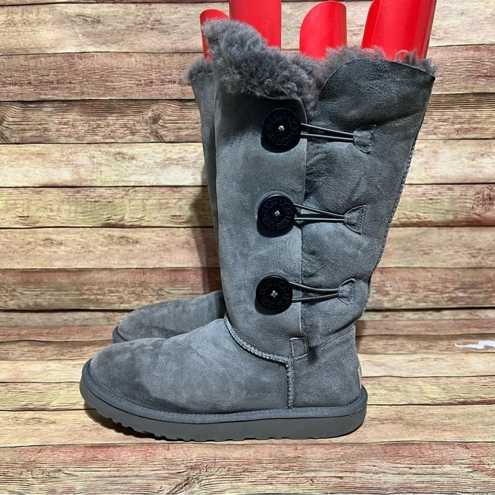 Ugg Grey Tripple Button Bailey Boots